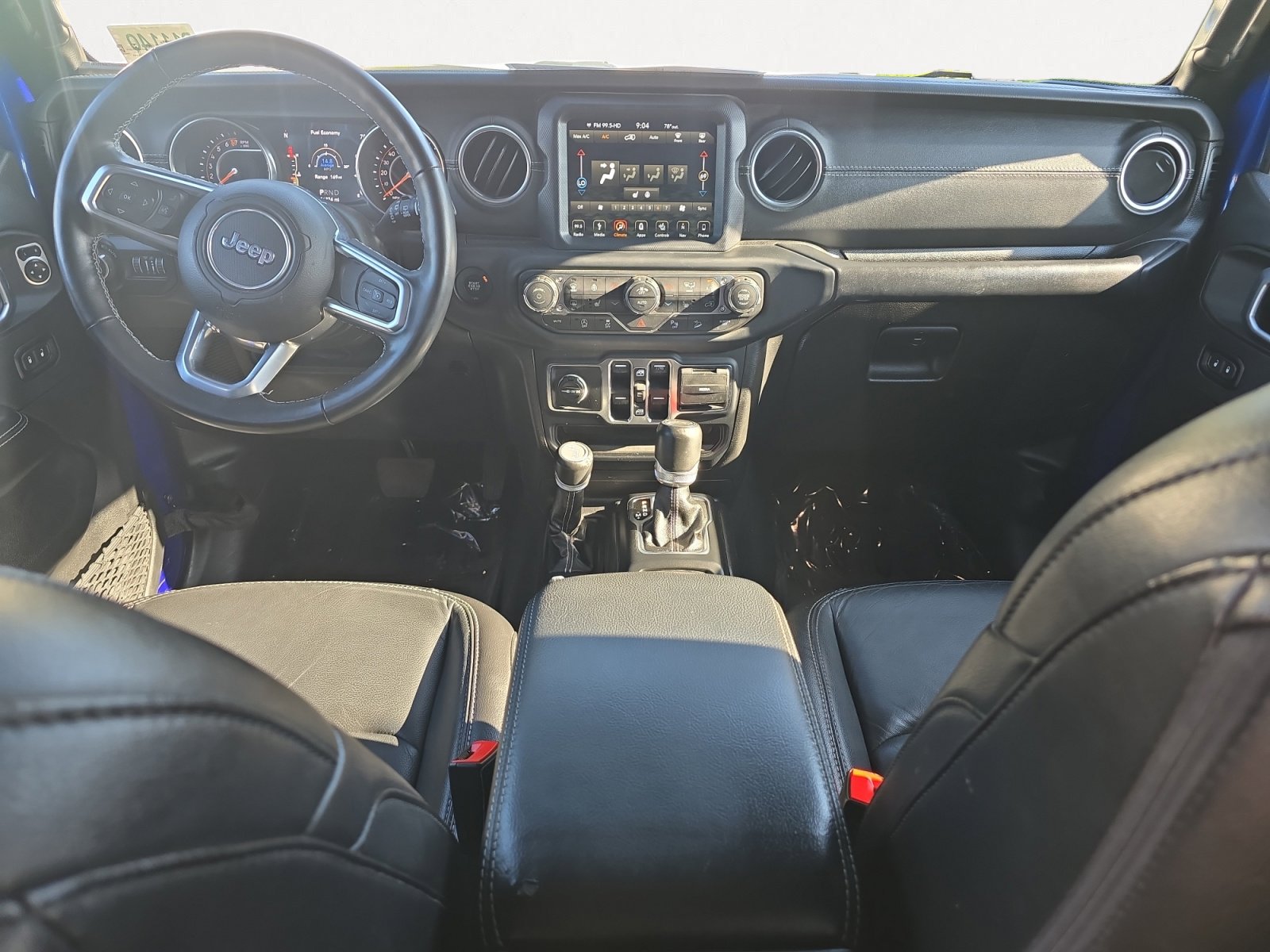 Used 2018 Jeep Wrangler Unlimited Sahara AWD/4WD image 3