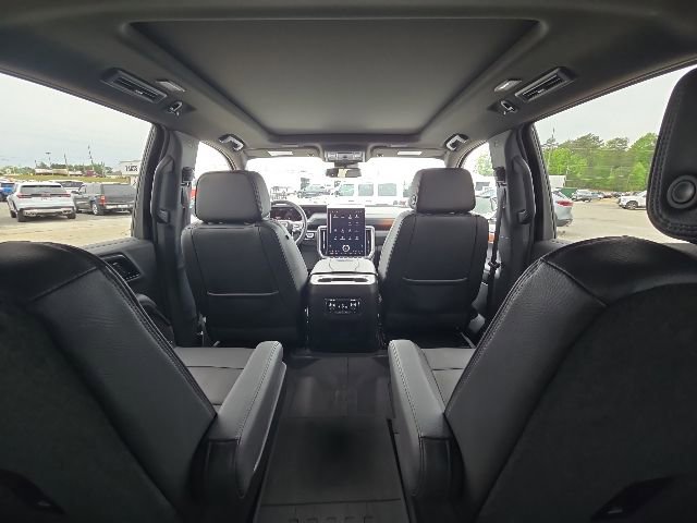 Used 2025 GMC Yukon Denali w/ Sun & Power Step Package AWD/4WD image 21