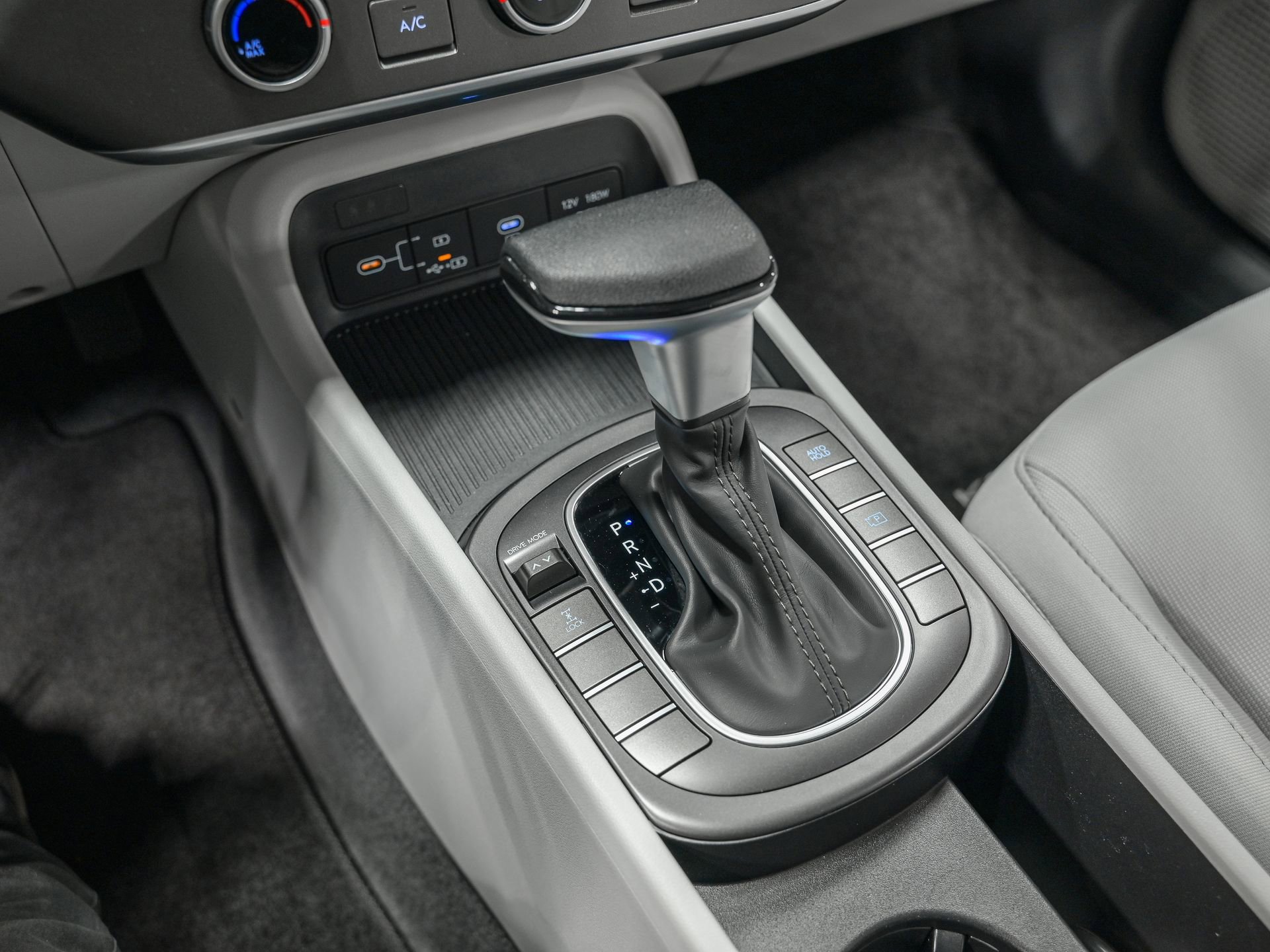 Used 2025 Hyundai Kona SE image 22