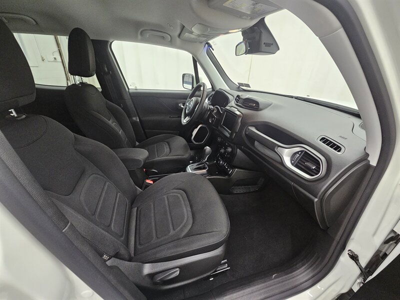Used 2020 Jeep Renegade Latitude AWD/4WD image 12