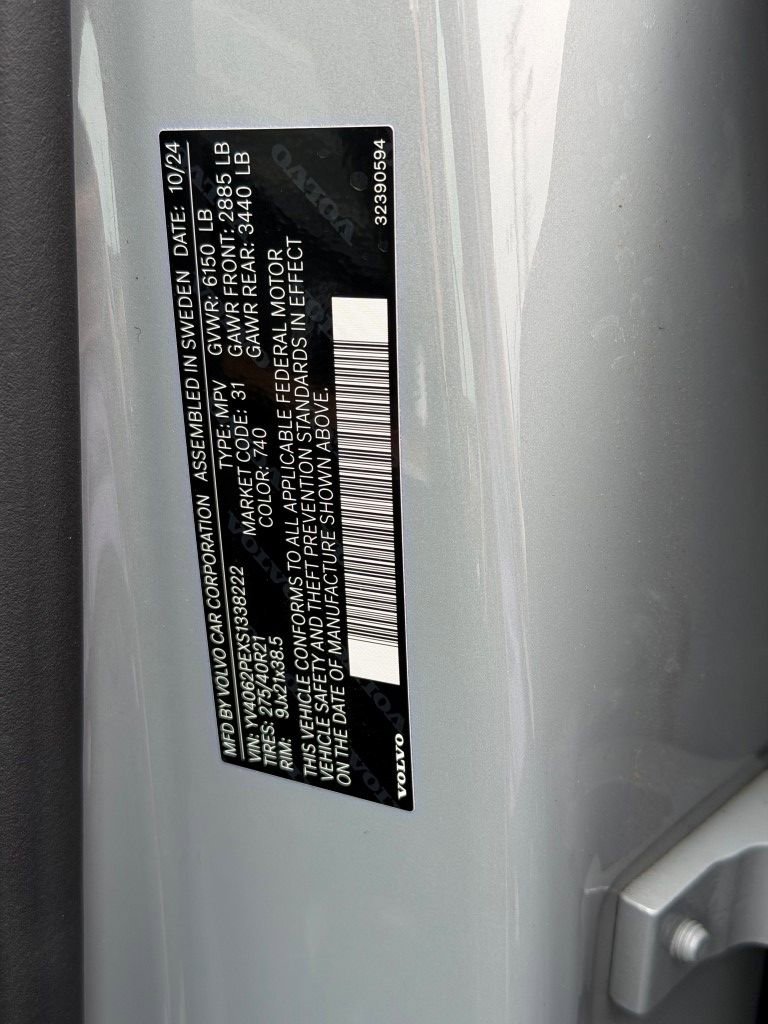 Certified 2025 Volvo XC90 B6 Plus image 37