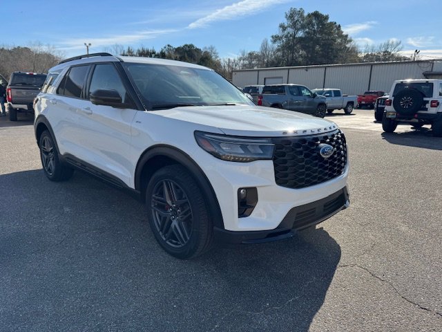 Used 2025 Ford Explorer ST-Line w/ ST-Line Street Pack image 4