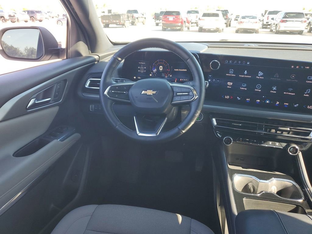 Used 2025 Chevrolet Traverse LT image 15