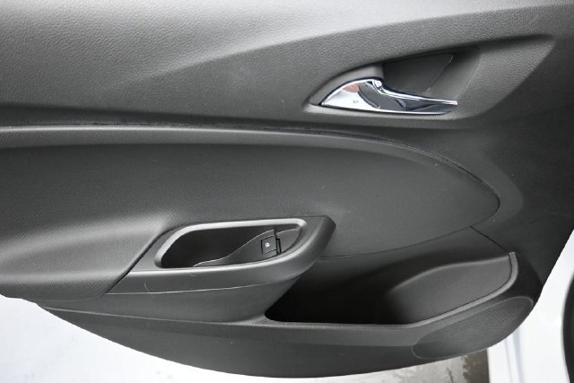 Used 2017 Chevrolet Cruze LS FWD image 20