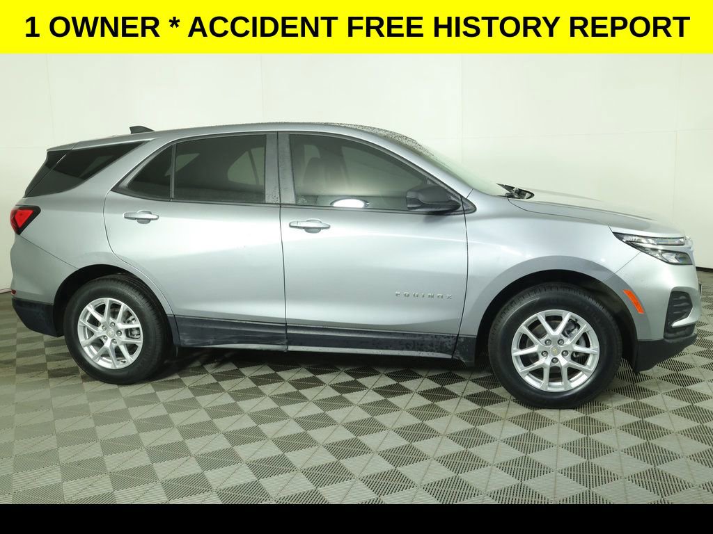 Used 2024 Chevrolet Equinox LS w/ LS Convenience Package image 2