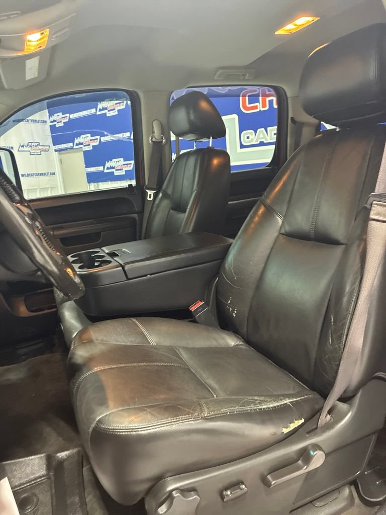 Used 2011 Chevrolet Silverado 2500 LT w/ Interior Plus Package AWD/4WD image 13