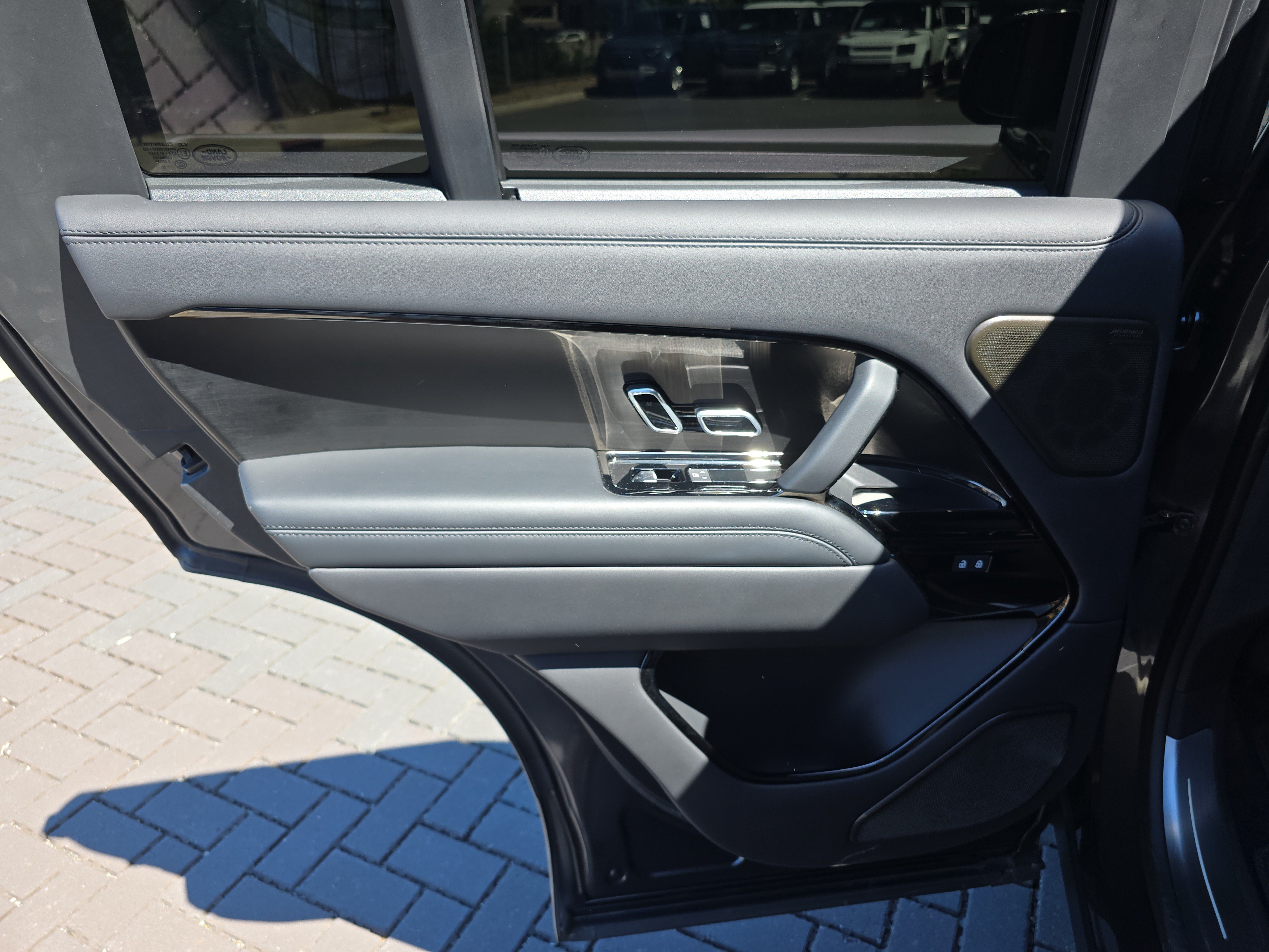 Certified 2023 Land Rover Range Rover SV AWD/4WD image 13
