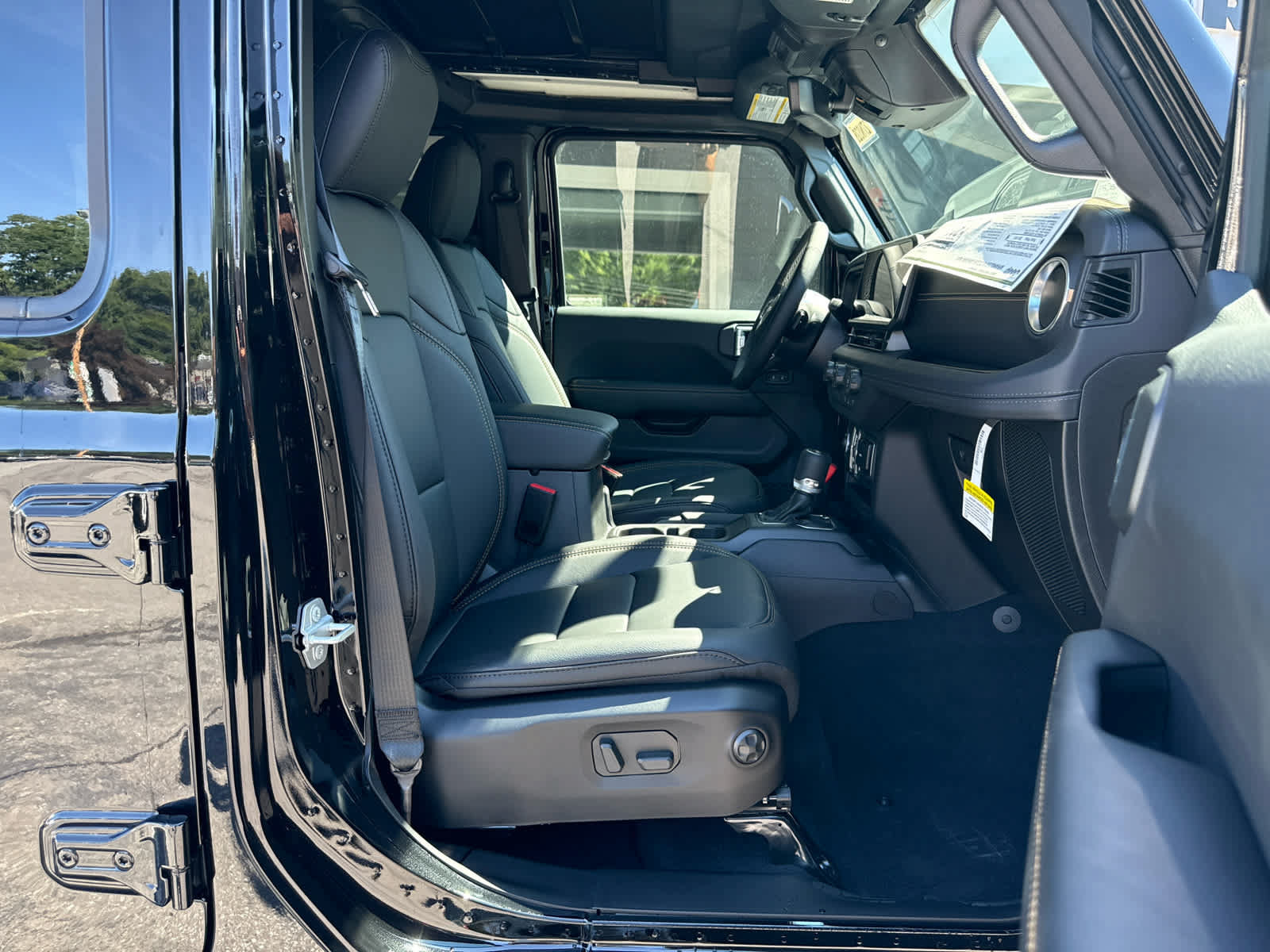 New 2027 Jeep Wrangler Unlimited Sahara AWD/4WD image 9