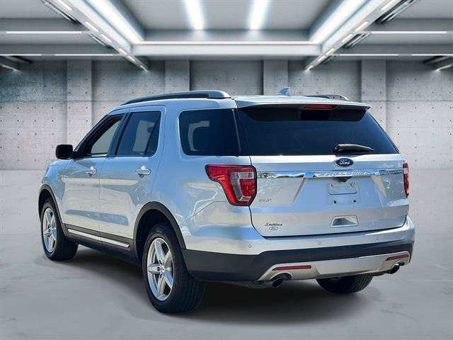 Used 2017 Ford Explorer XLT w/ Equipment Group 202A AWD/4WD image 6