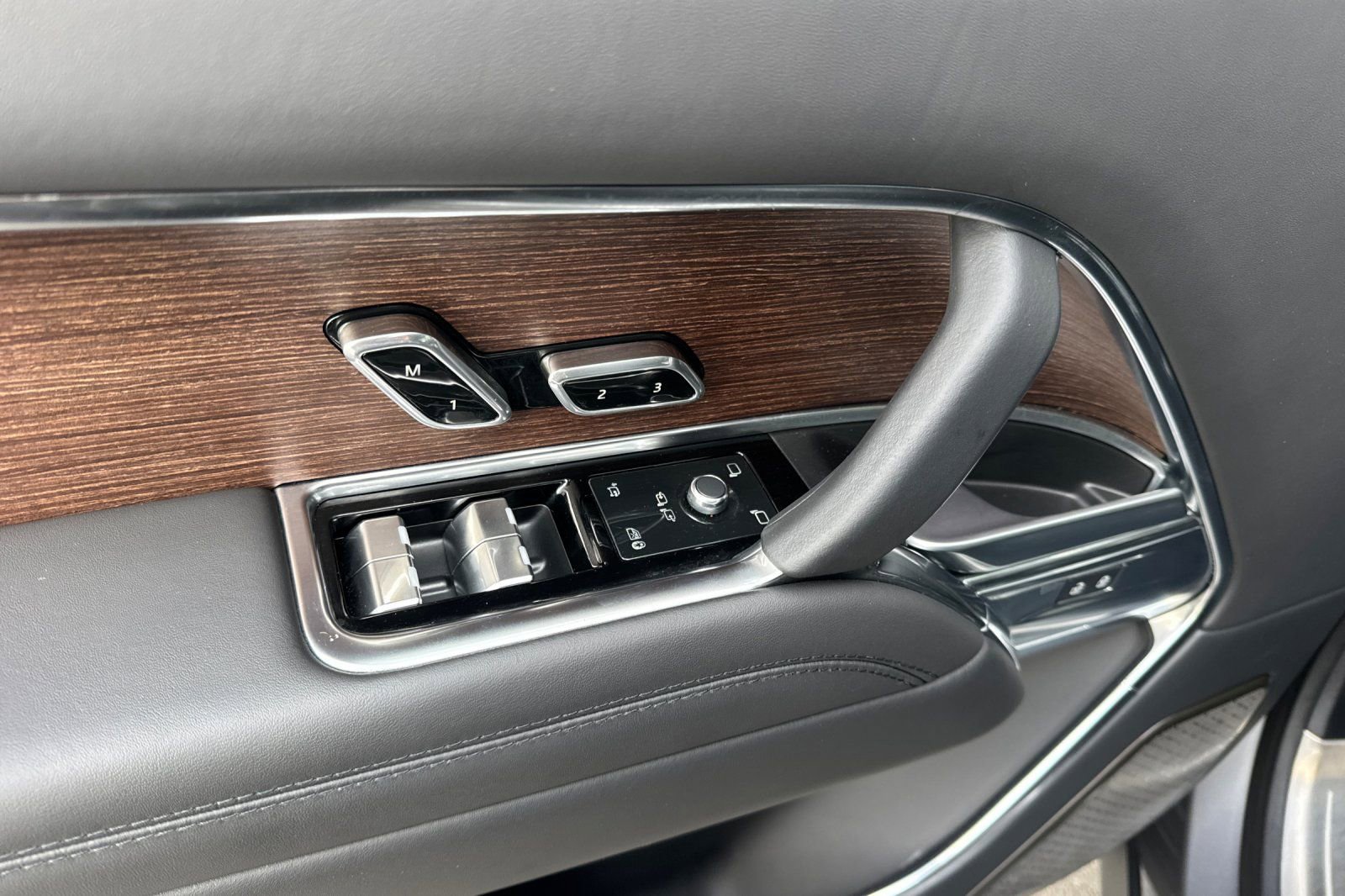 Used 2024 Land Rover Range Rover Autobiography image 10
