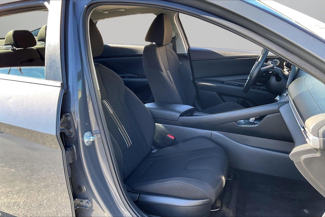 Used 2025 Hyundai Elantra SEL FWD image 24