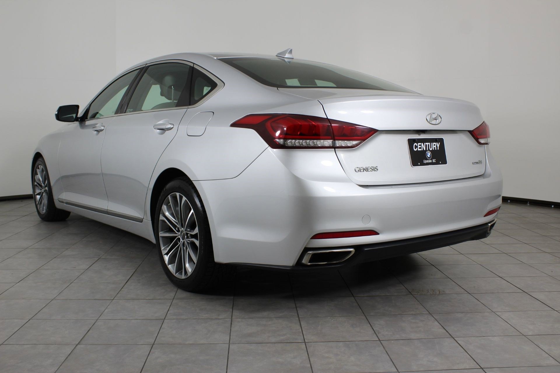Used 2015 Hyundai Genesis 3.8 image 3