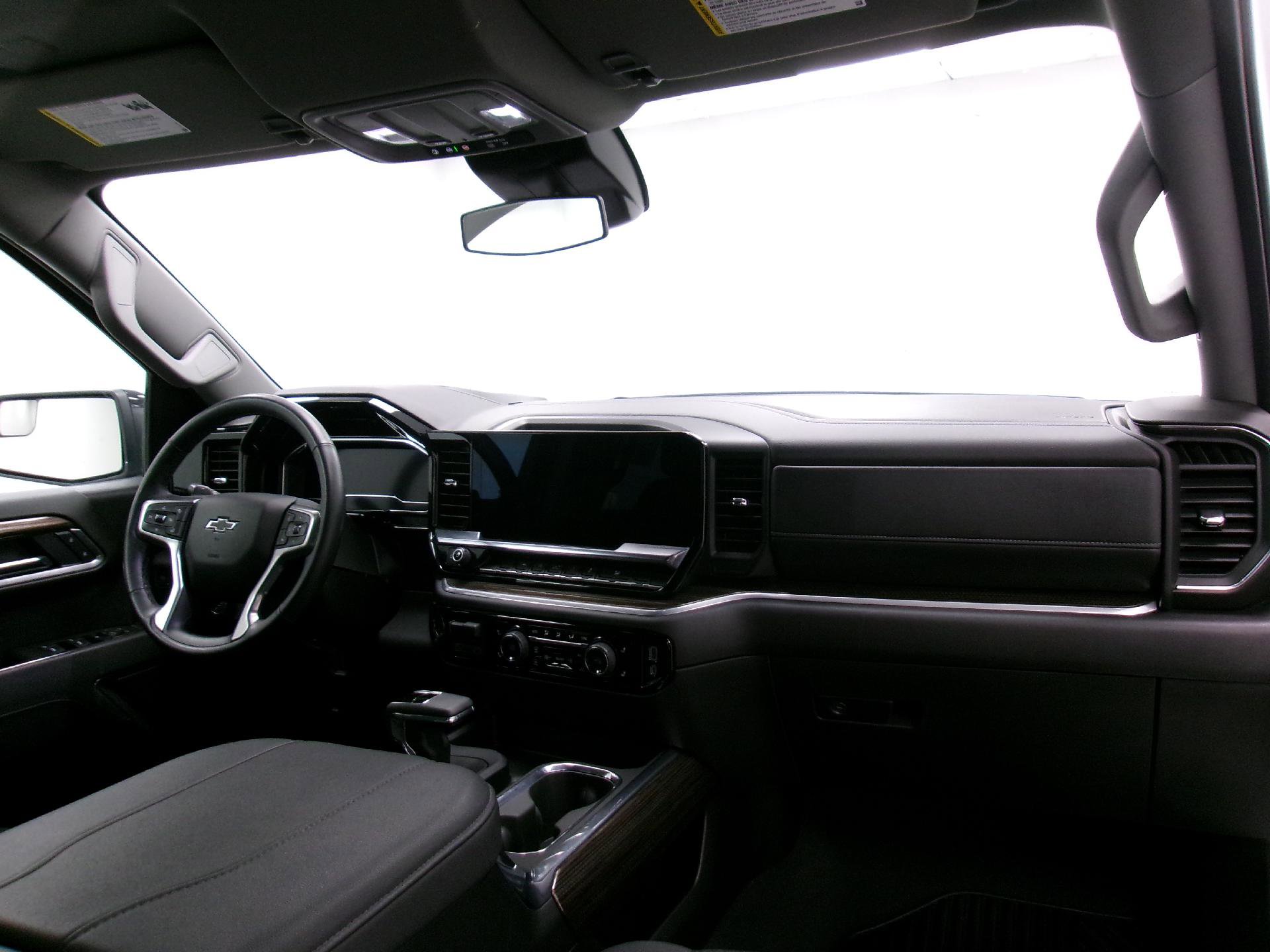 Certified 2025 Chevrolet Silverado 1500 RST AWD/4WD image 3