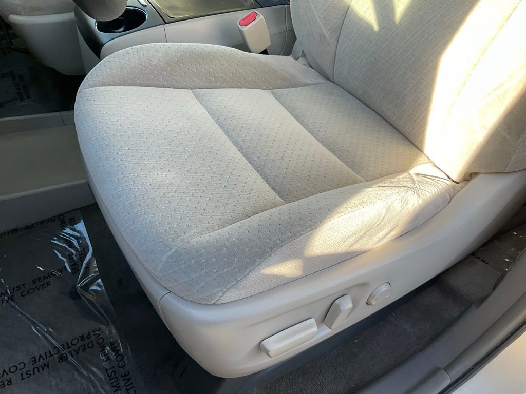 Used 2015 Toyota Sienna LE image 14