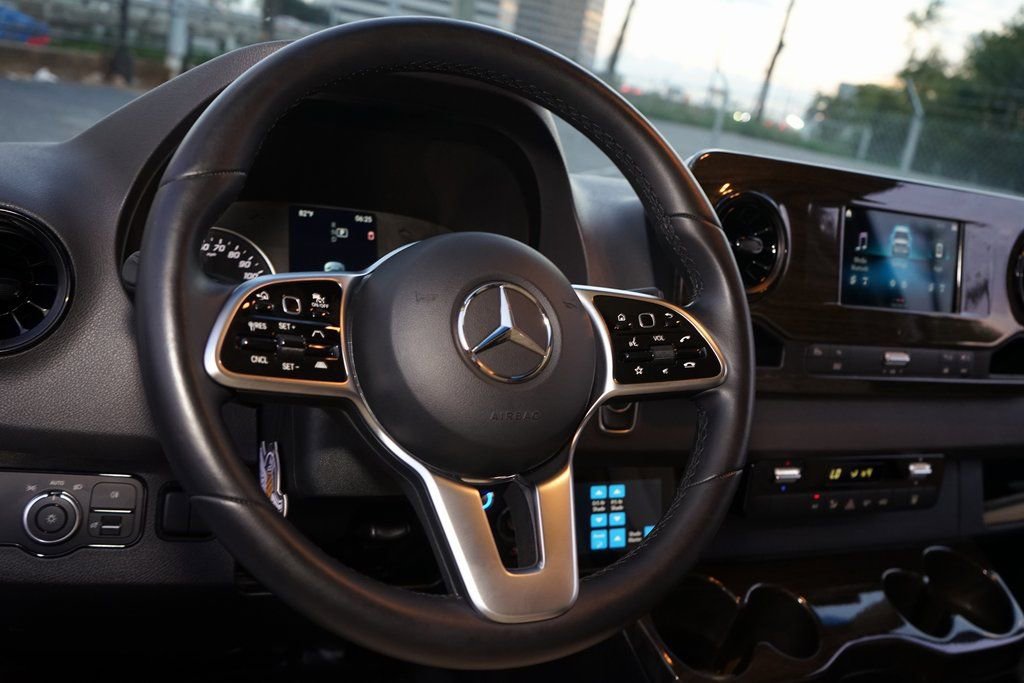 Used 2022 Mercedes-Benz Sprinter 3500 image 12