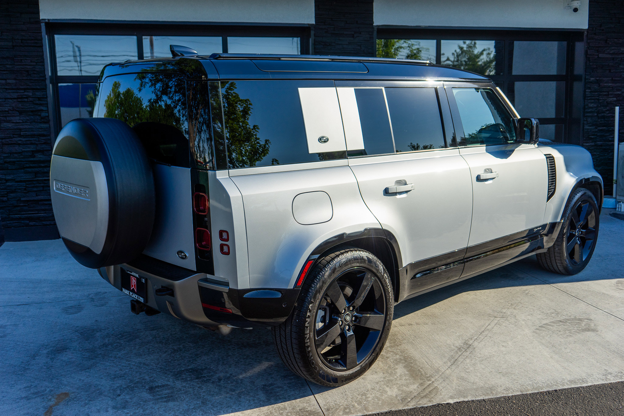 Used 2021 Land Rover Defender 110 X-Dynamic HSE image 12