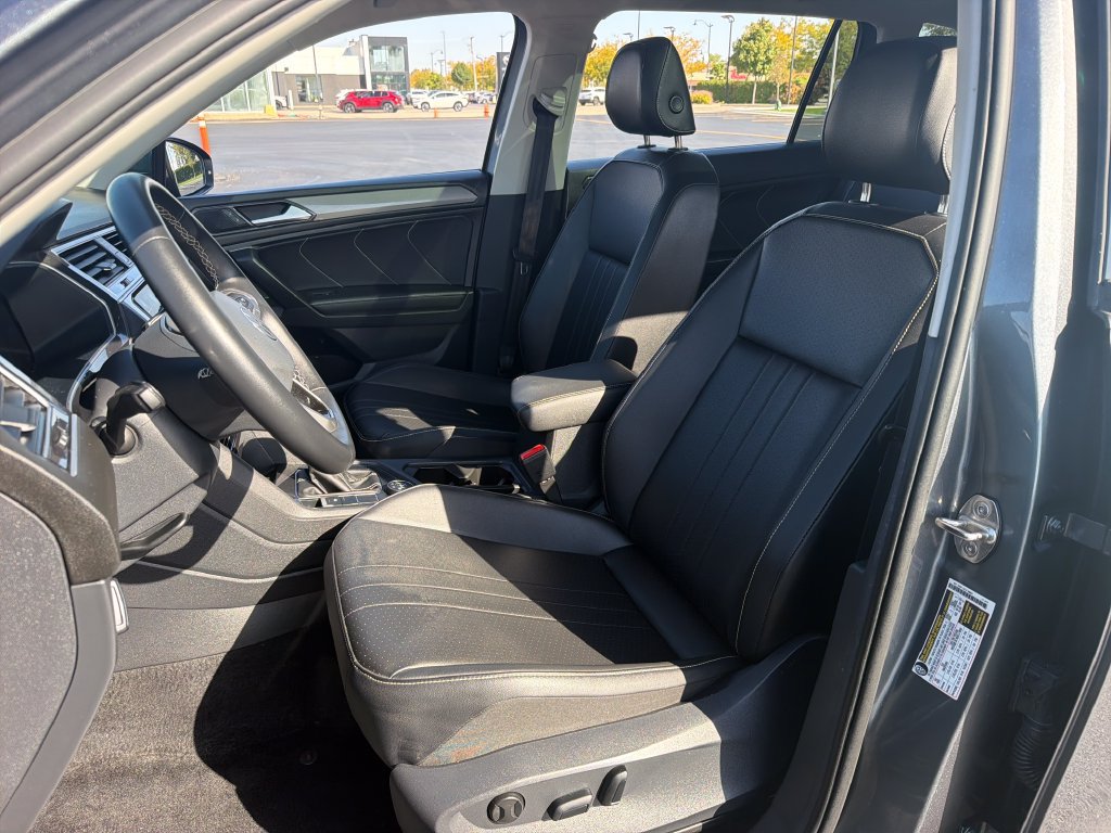 Certified 2023 Volkswagen Tiguan SE w/ Panoramic Sunroof Package AWD/4WD image 7