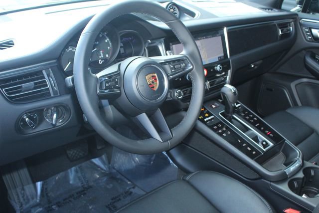 New 2026 Porsche Macan GTS image 4