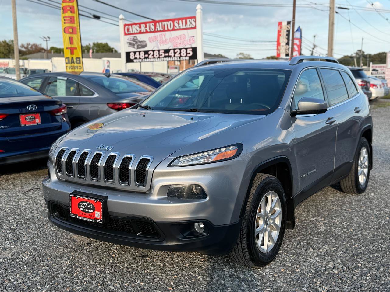 Used 2014 Jeep Cherokee Latitude w/ Cold Weather Group AWD/4WD image 3