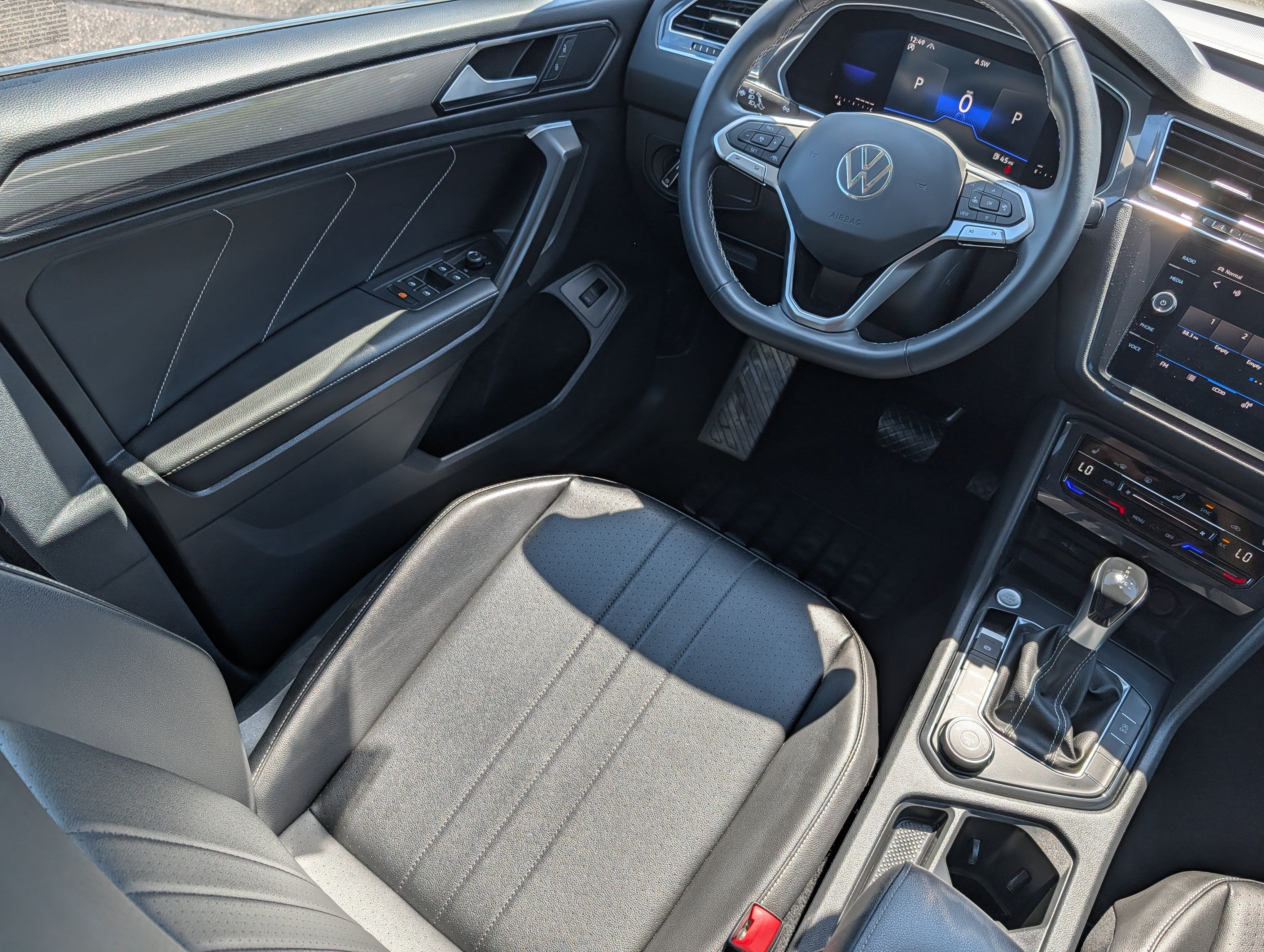 Used 2022 Volkswagen Tiguan SE AWD/4WD image 9