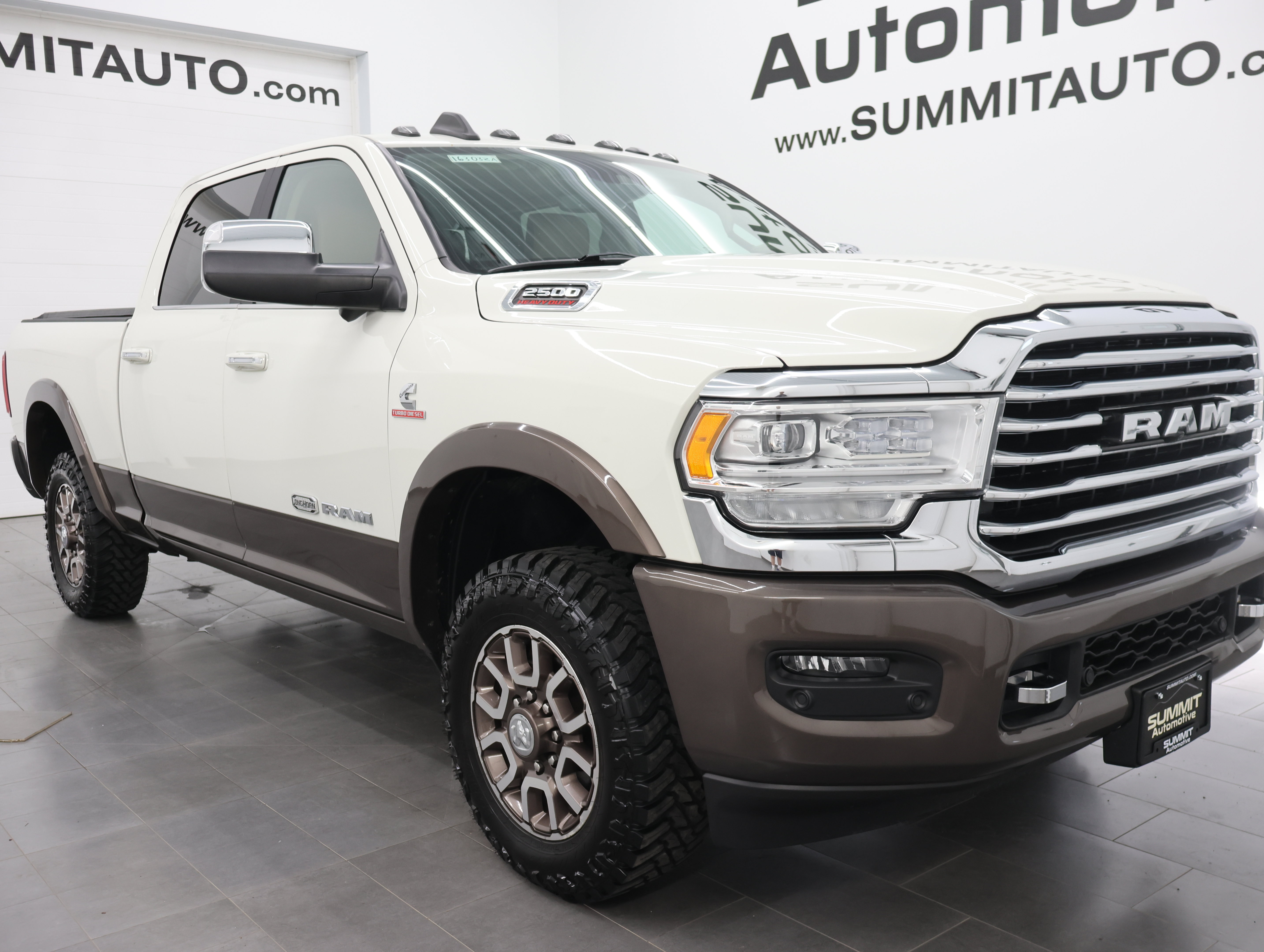 Used 2019 RAM 2500 Limited AWD/4WD image 2