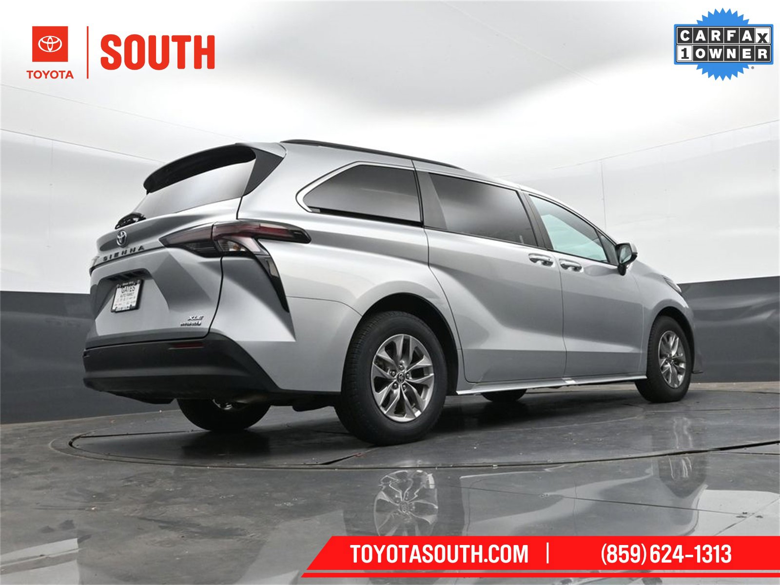 Used 2024 Toyota Sienna XLE image 31
