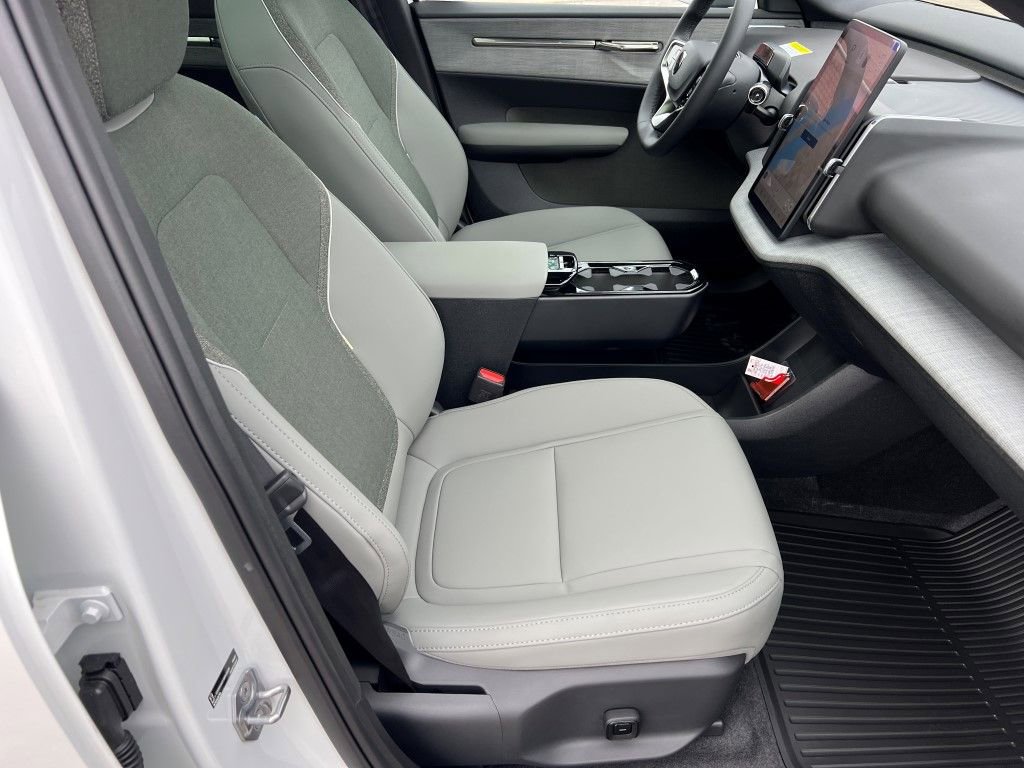 New 2026 Volvo EX30 Plus w/ Climate Package image 9