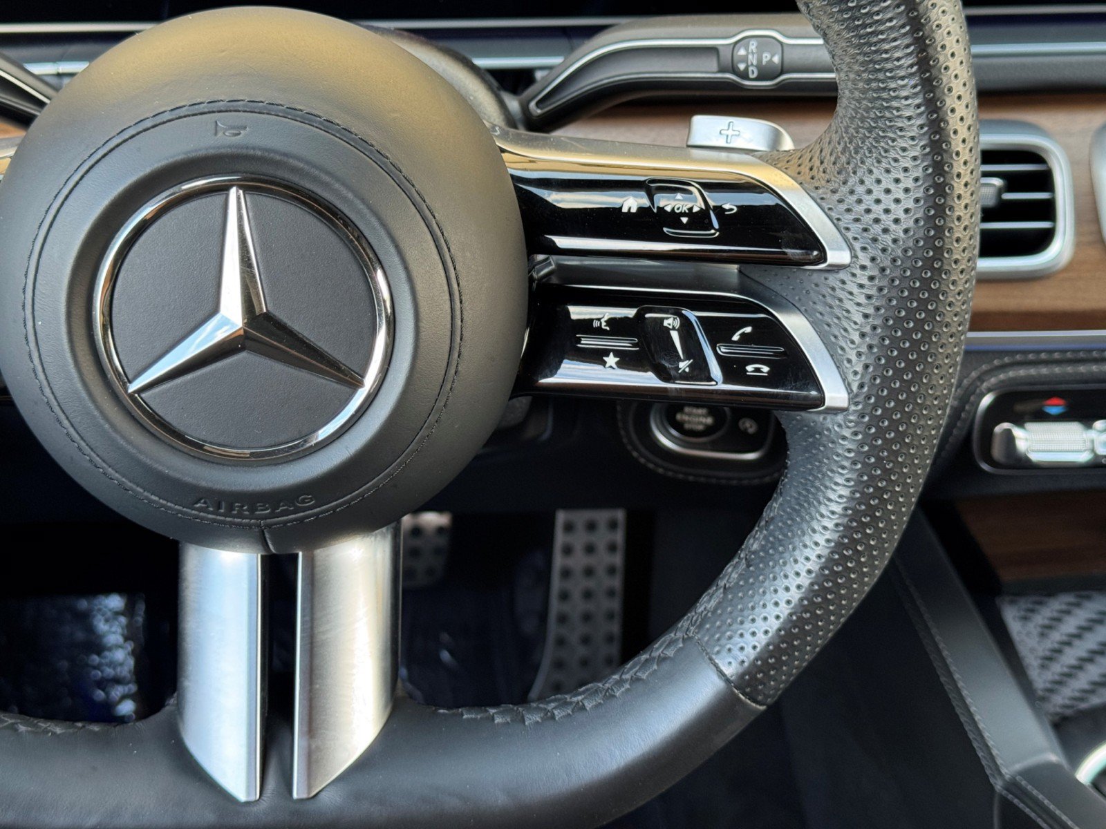 Used 2024 Mercedes-Benz GLS 580 4MATIC image 24