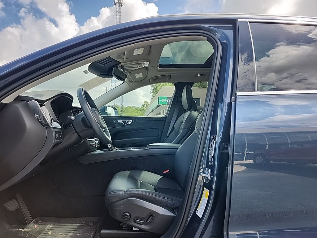 Used 2021 Volvo XC60 T5 Momentum w/ Climate Package image 21