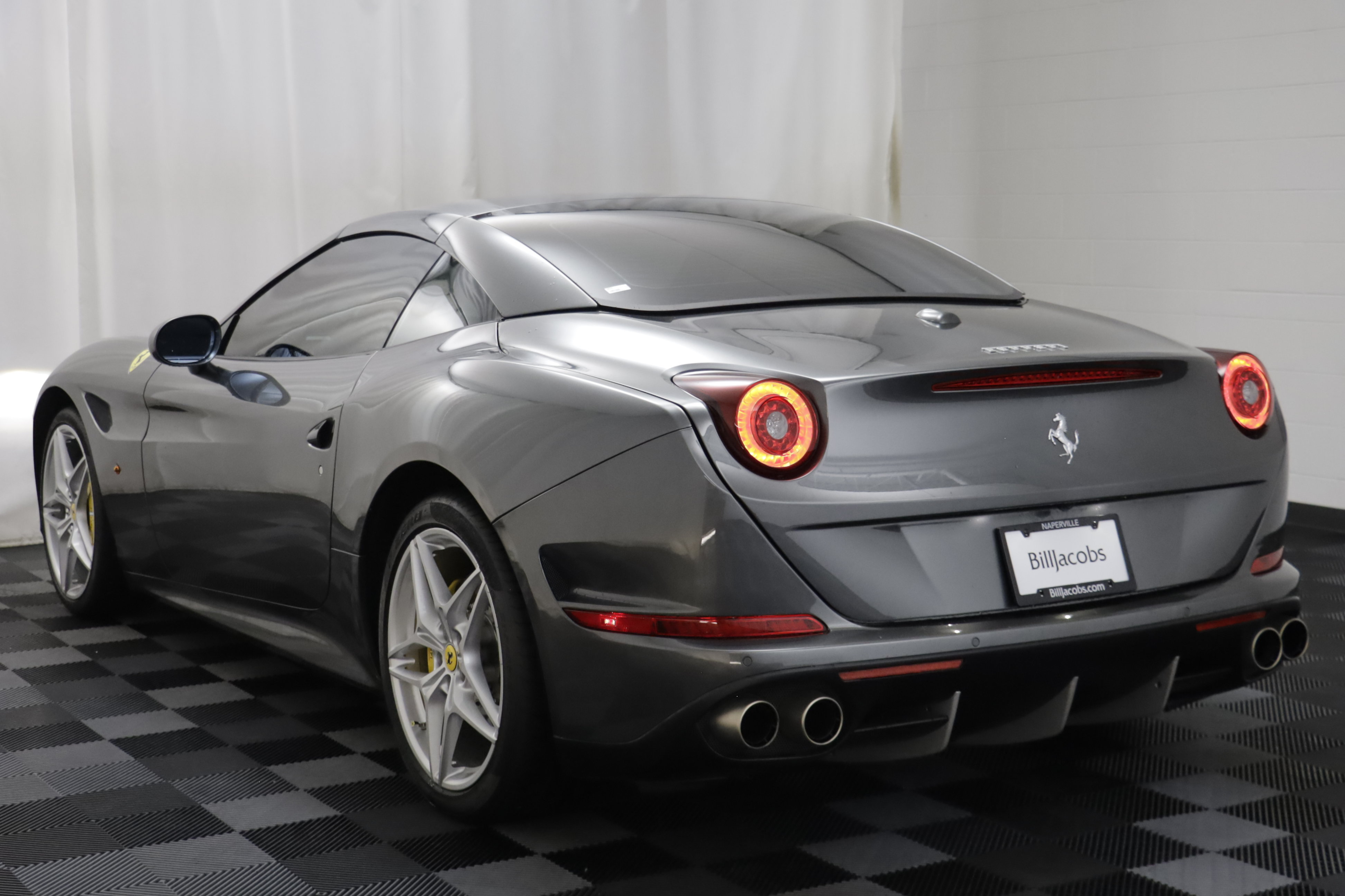 Used 2017 Ferrari California T RWD image 25
