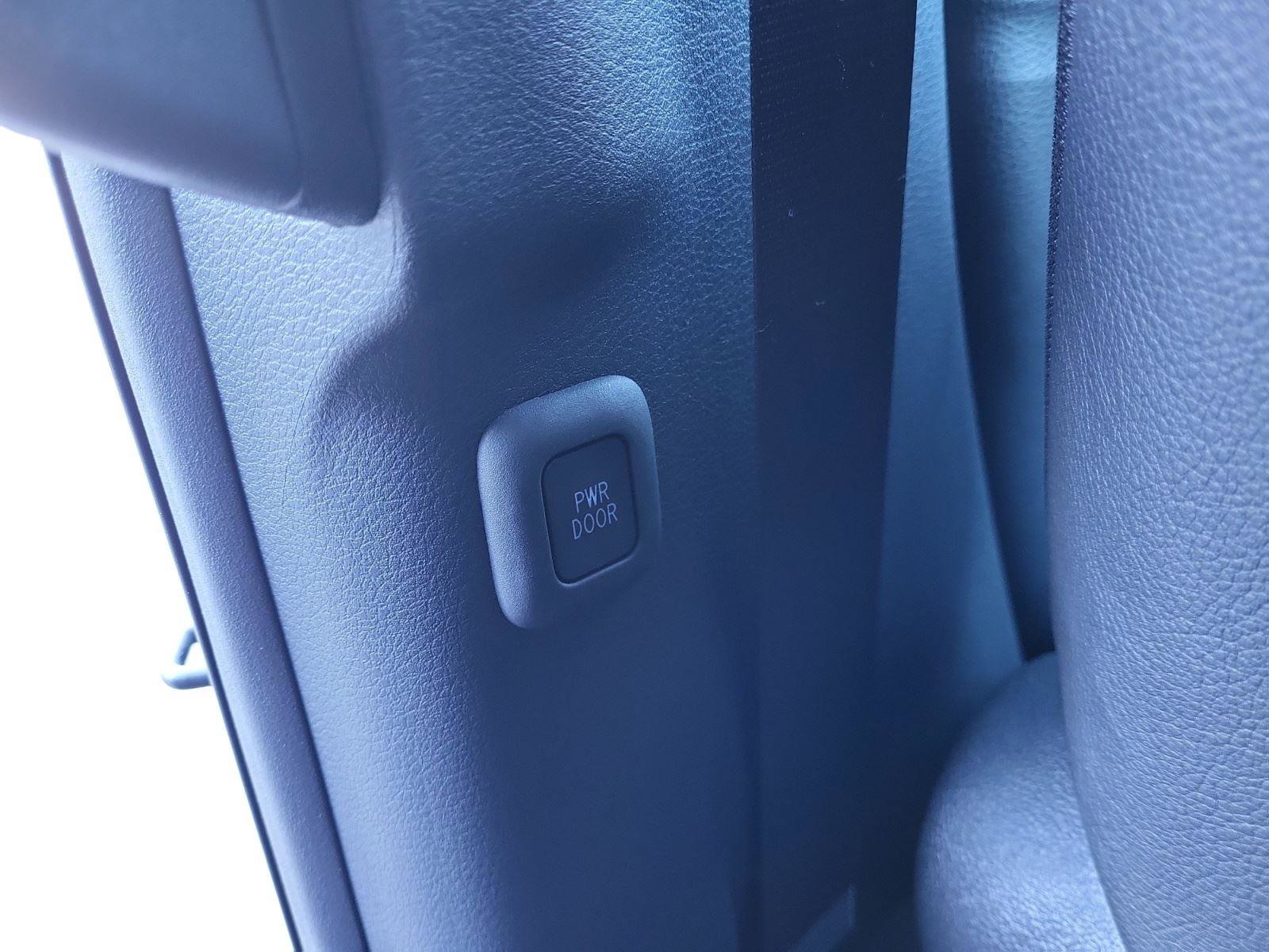 Used 2025 Toyota Sienna XSE image 23