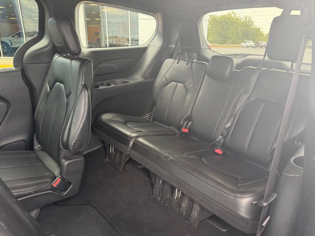 Used 2025 Chrysler Pacifica Select FWD image 12