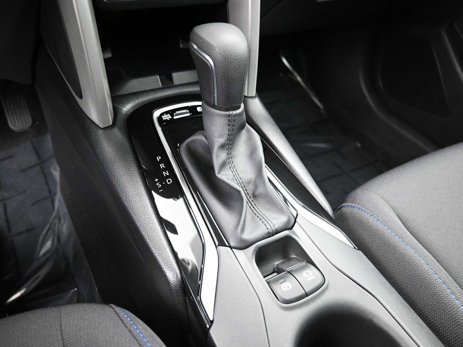 Used 2025 Toyota Corolla Cross AWD Hybrid w/ Moonroof Package image 11