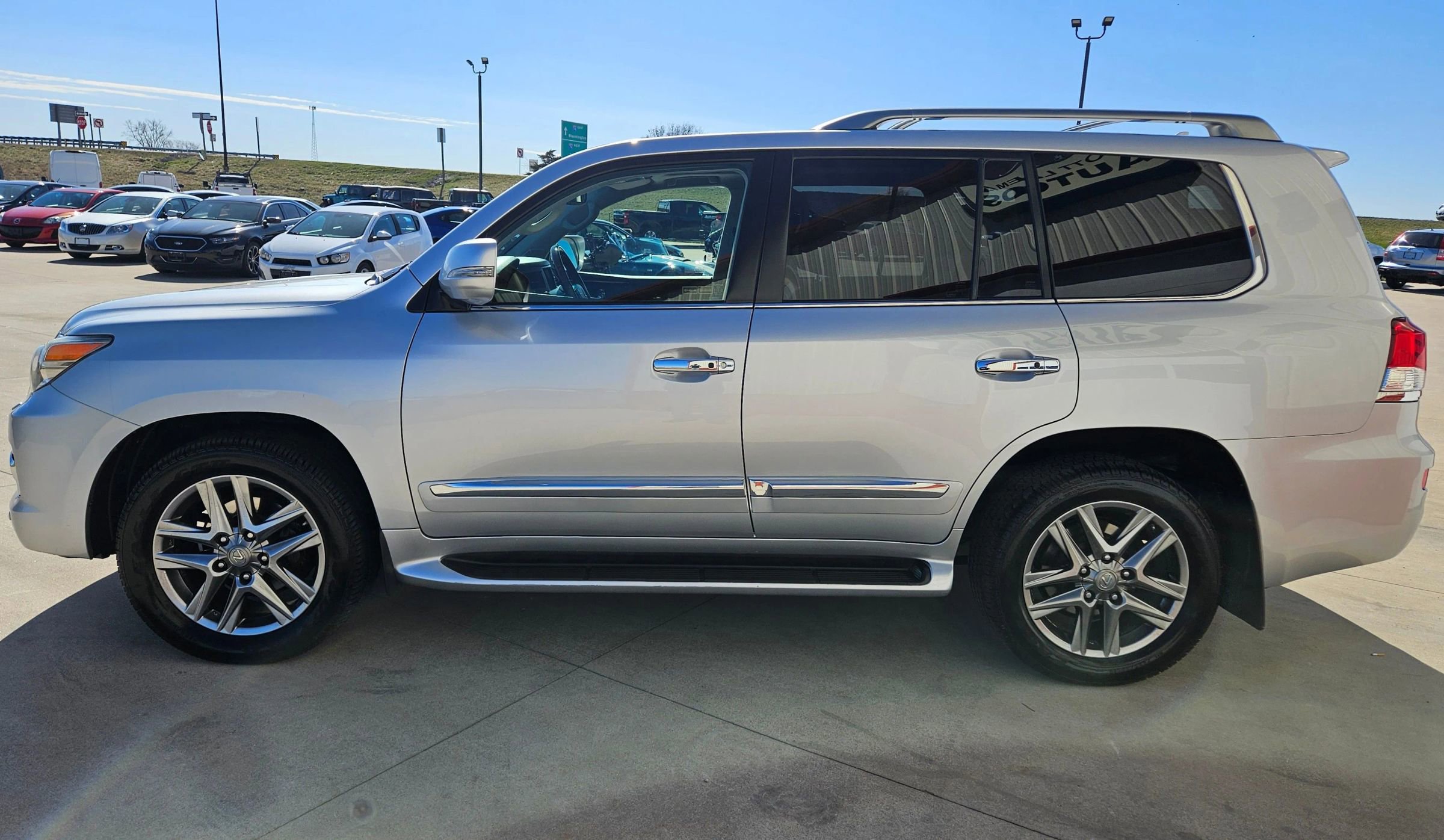 Used 2014 Lexus LX 570 4WD image 4