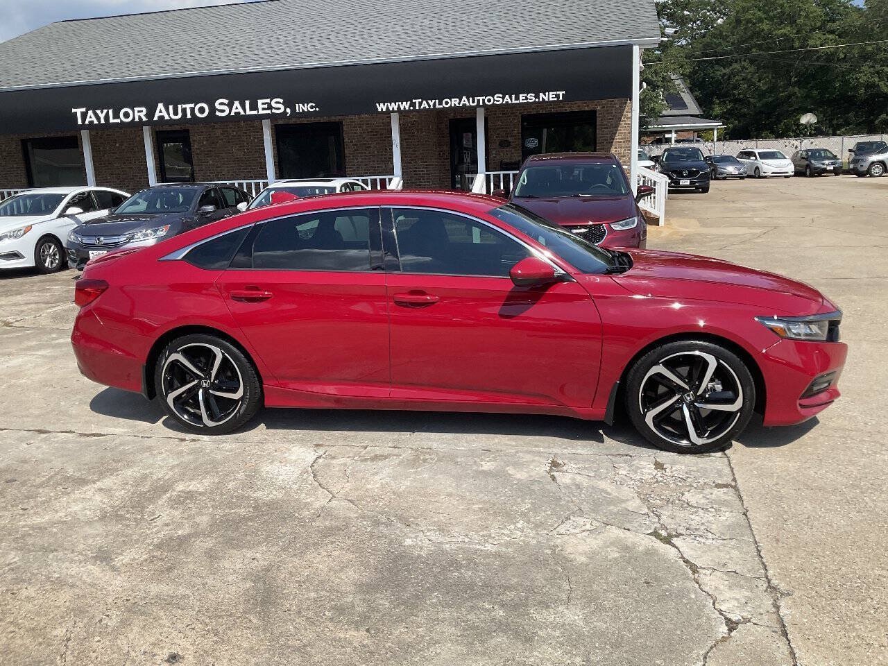 Used 2018 Honda Accord Sport image 2