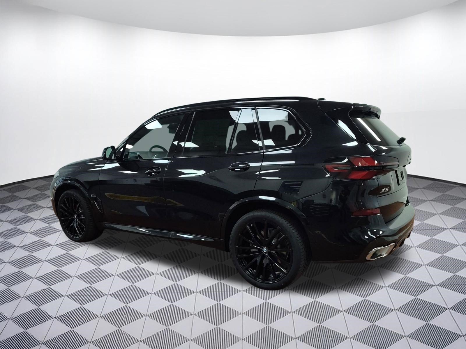 Used 2026 BMW X5 xDrive40i w/ M Sport Package AWD/4WD image 3