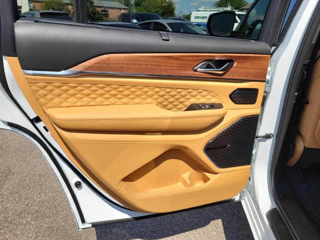 New 2027 Jeep Grand Cherokee L Summit AWD/4WD image 12