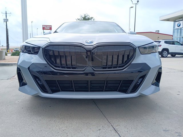New 2027 BMW 550e xDrive w/ Executive Package AWD/4WD image 2