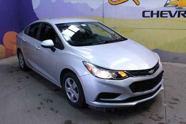 Used 2017 Chevrolet Cruze LS image 4