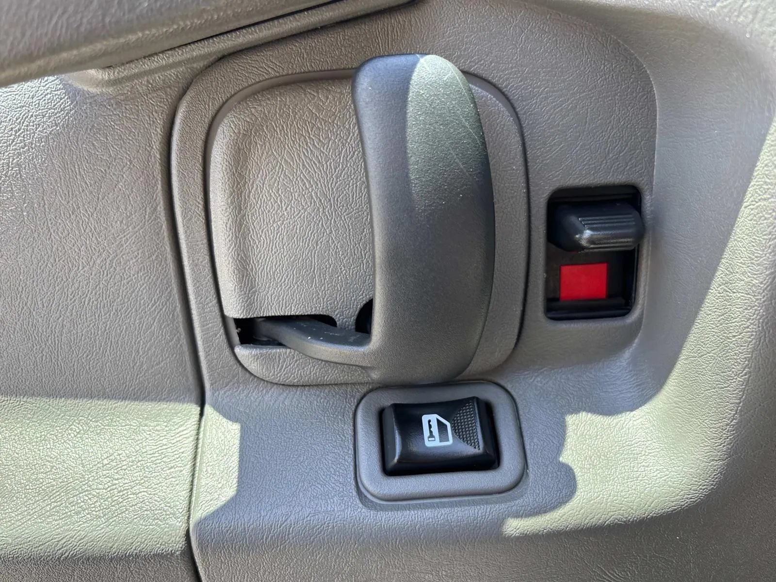 Used 2015 Chevrolet Express 2500 RWD image 13