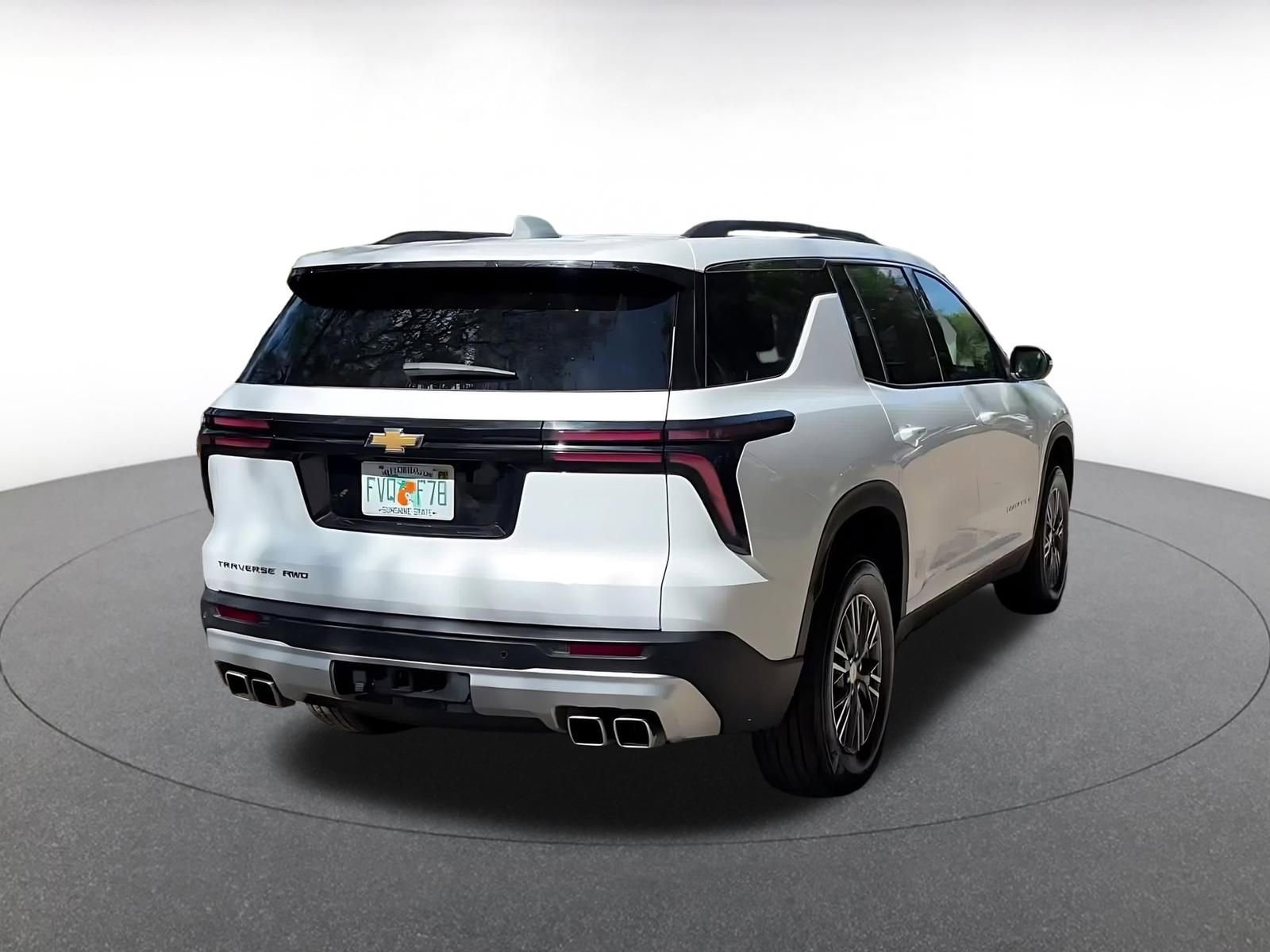 Used 2025 Chevrolet Traverse LT image 21