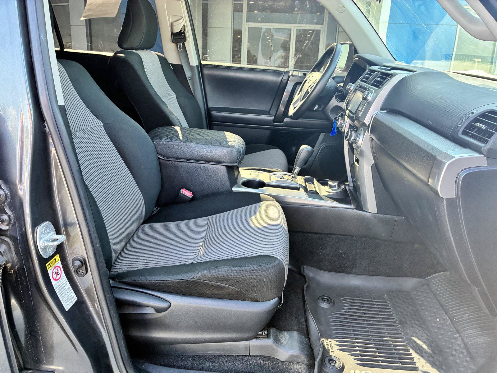 Used 2016 Toyota 4Runner SR5 AWD/4WD image 9