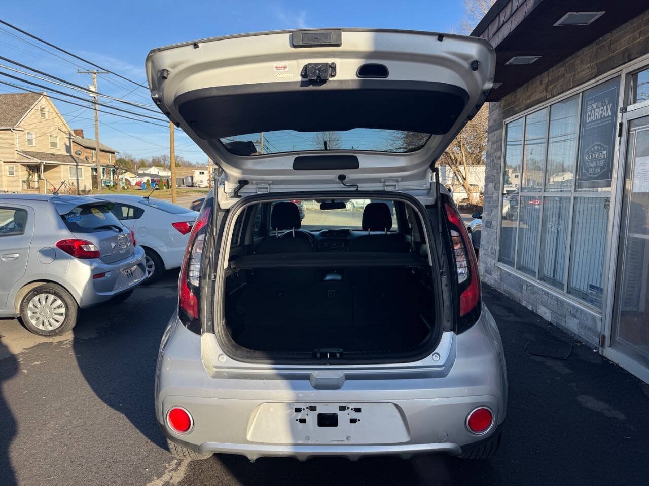 Used 2017 Kia Soul + FWD image 17