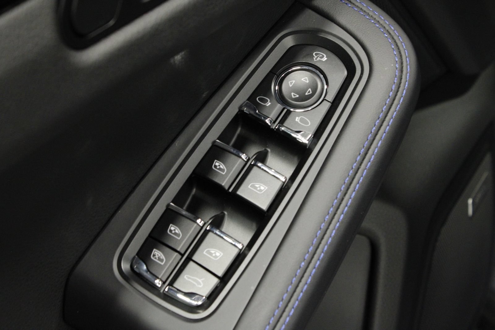 New 2026 Porsche Macan AWD/4WD image 30
