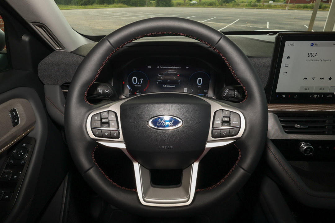 New 2026 Ford Explorer Active RWD image 12