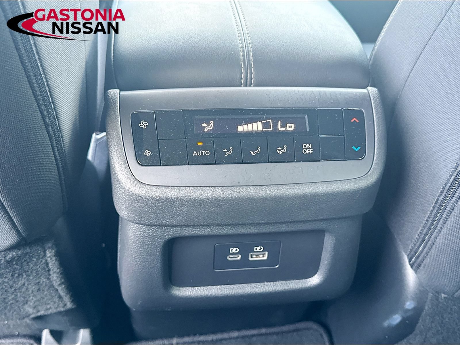 Used 2024 Nissan Pathfinder SV AWD/4WD image 33