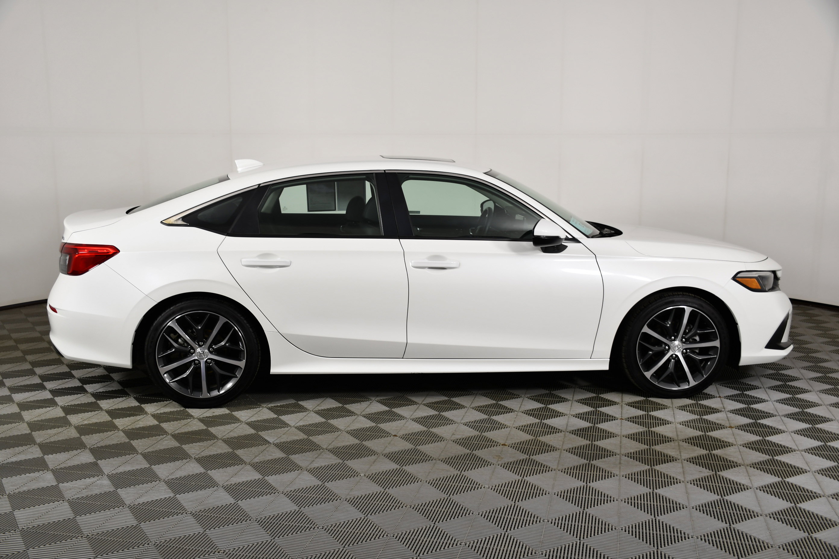 Certified 2024 Honda Civic Touring image 5