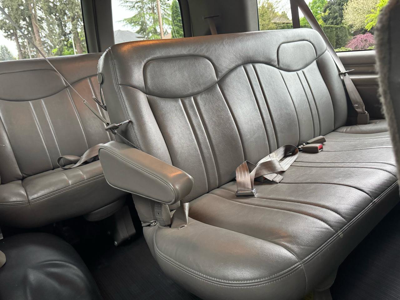 Used 2000 GMC Savana 3500 Extended Passenger image 23