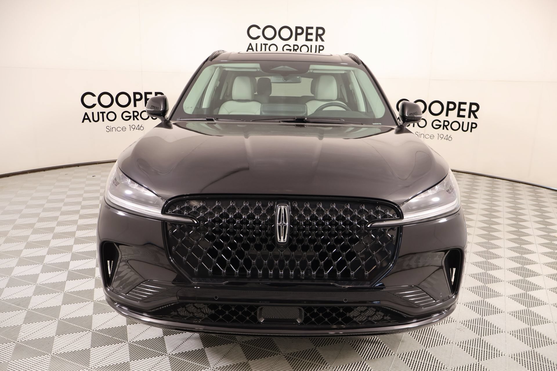 New 2026 Lincoln Aviator AWD w/ Jet Appearance Package image 10