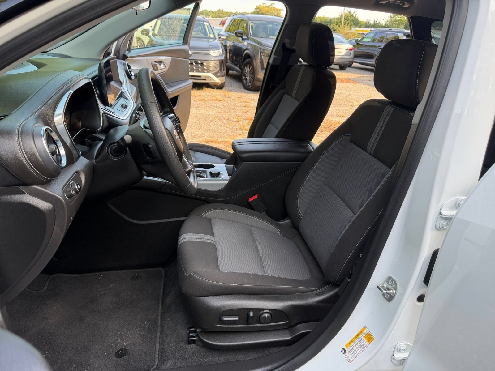 Used 2025 Chevrolet Blazer LT FWD image 27